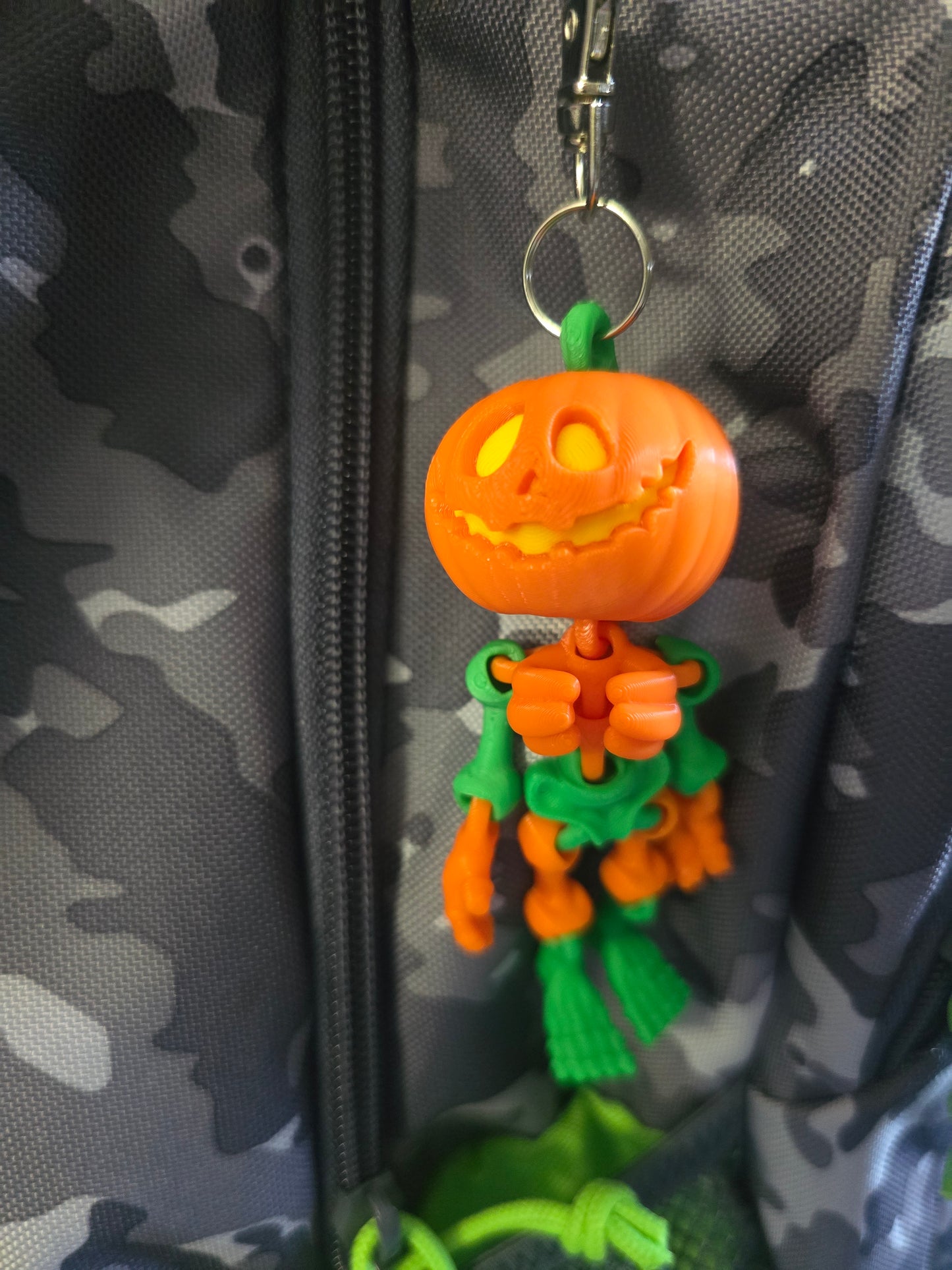 3D printed articulated Halloween pumpkin skeleton keychains