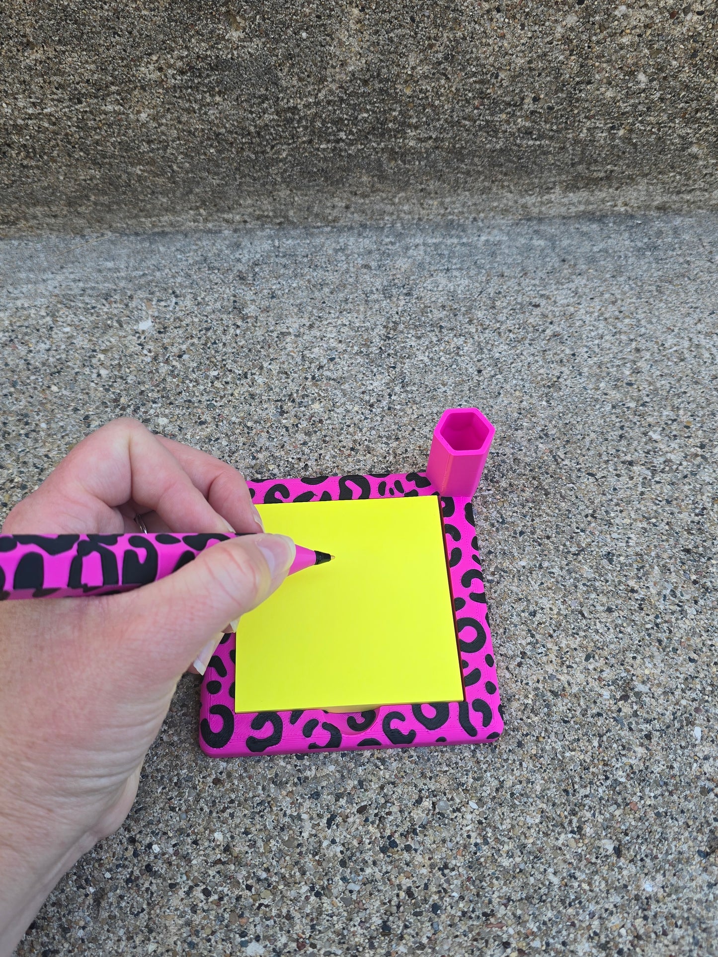 3D printed Leopard pen & sticky note holder