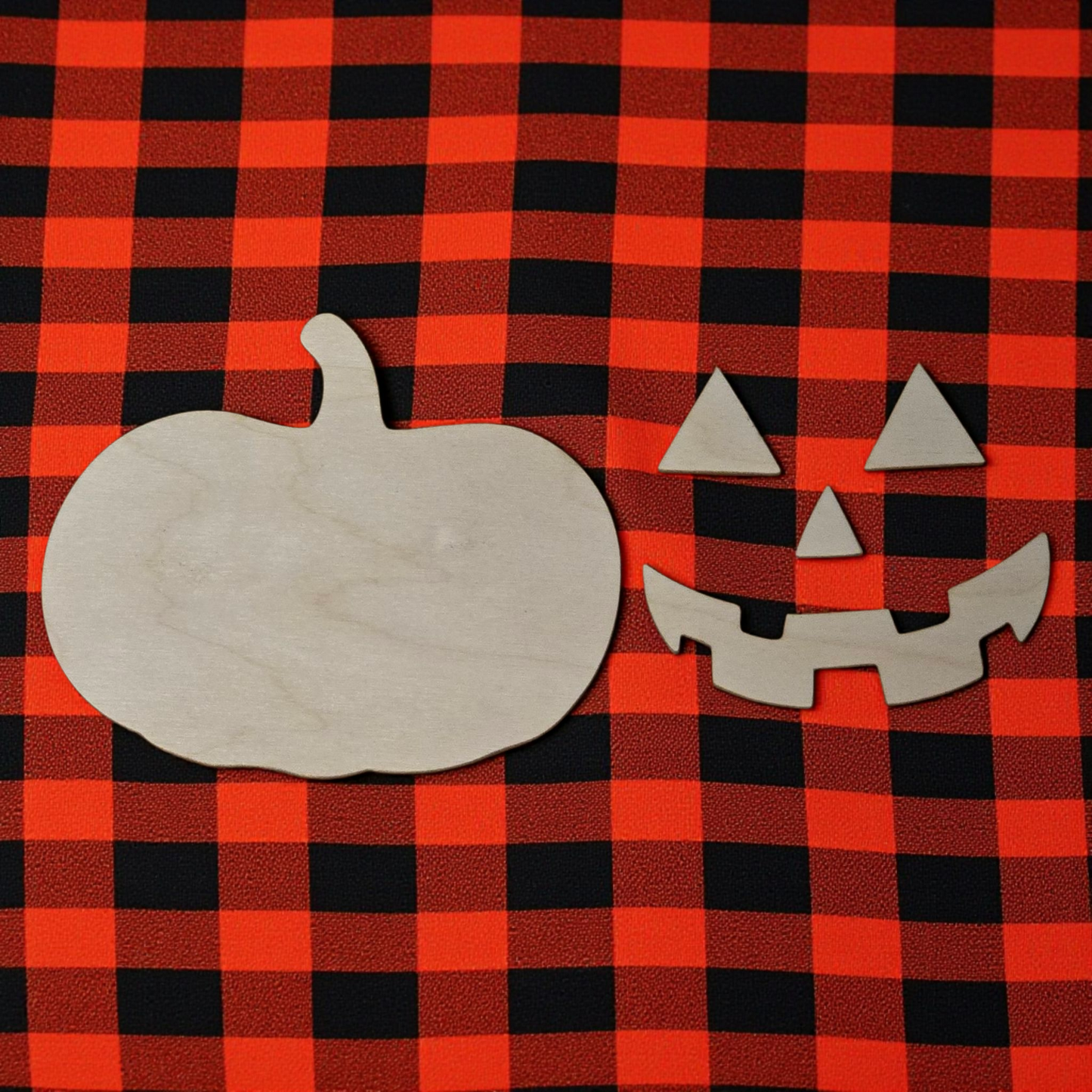 Pumpkin wood kit with crayons Halloween