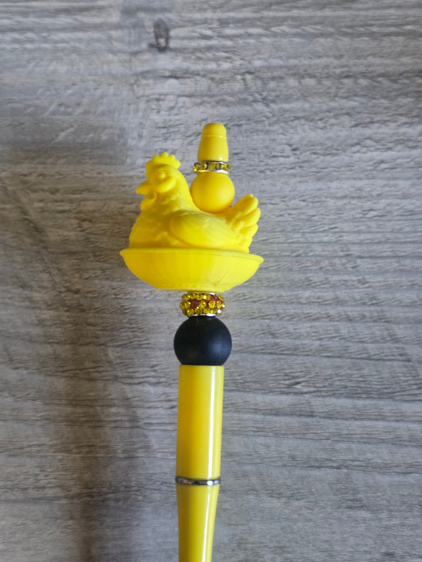 Hen on a pen beaded pen