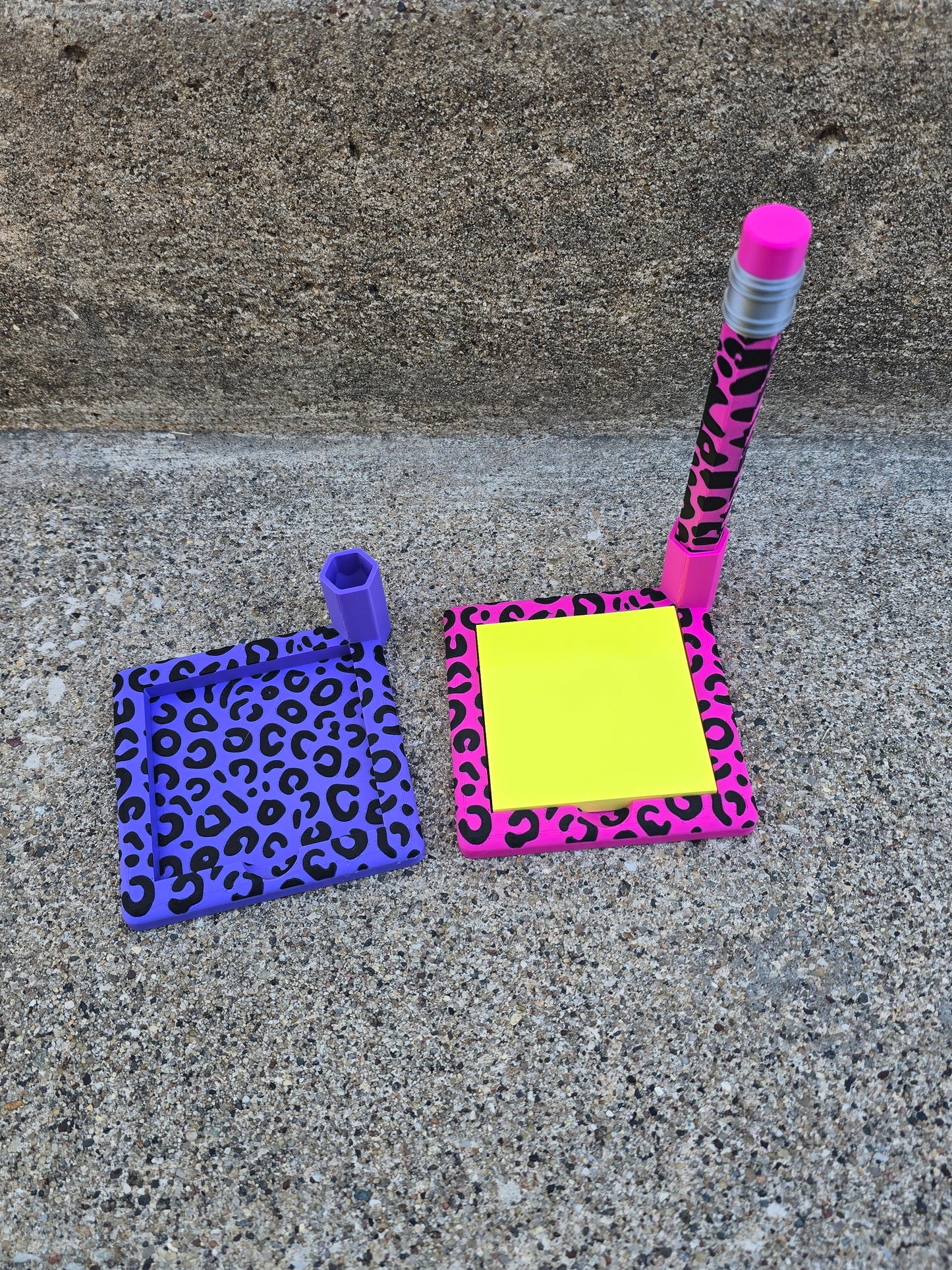 3D printed Leopard pen & sticky note holder