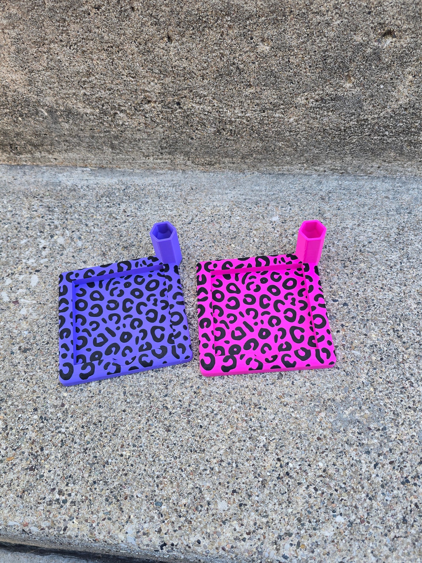 3D printed Leopard pen & sticky note holder