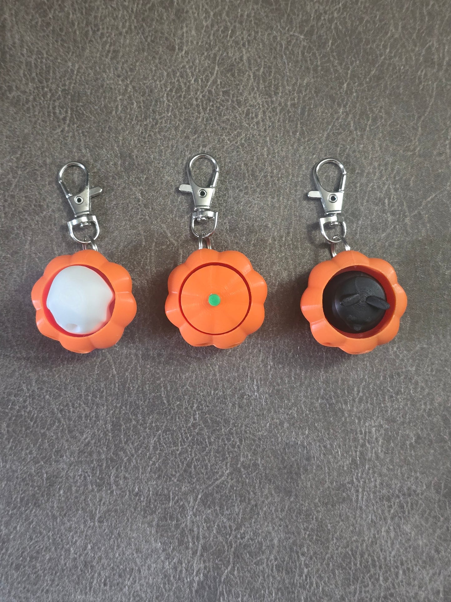 3D printed clicker fidget keychains